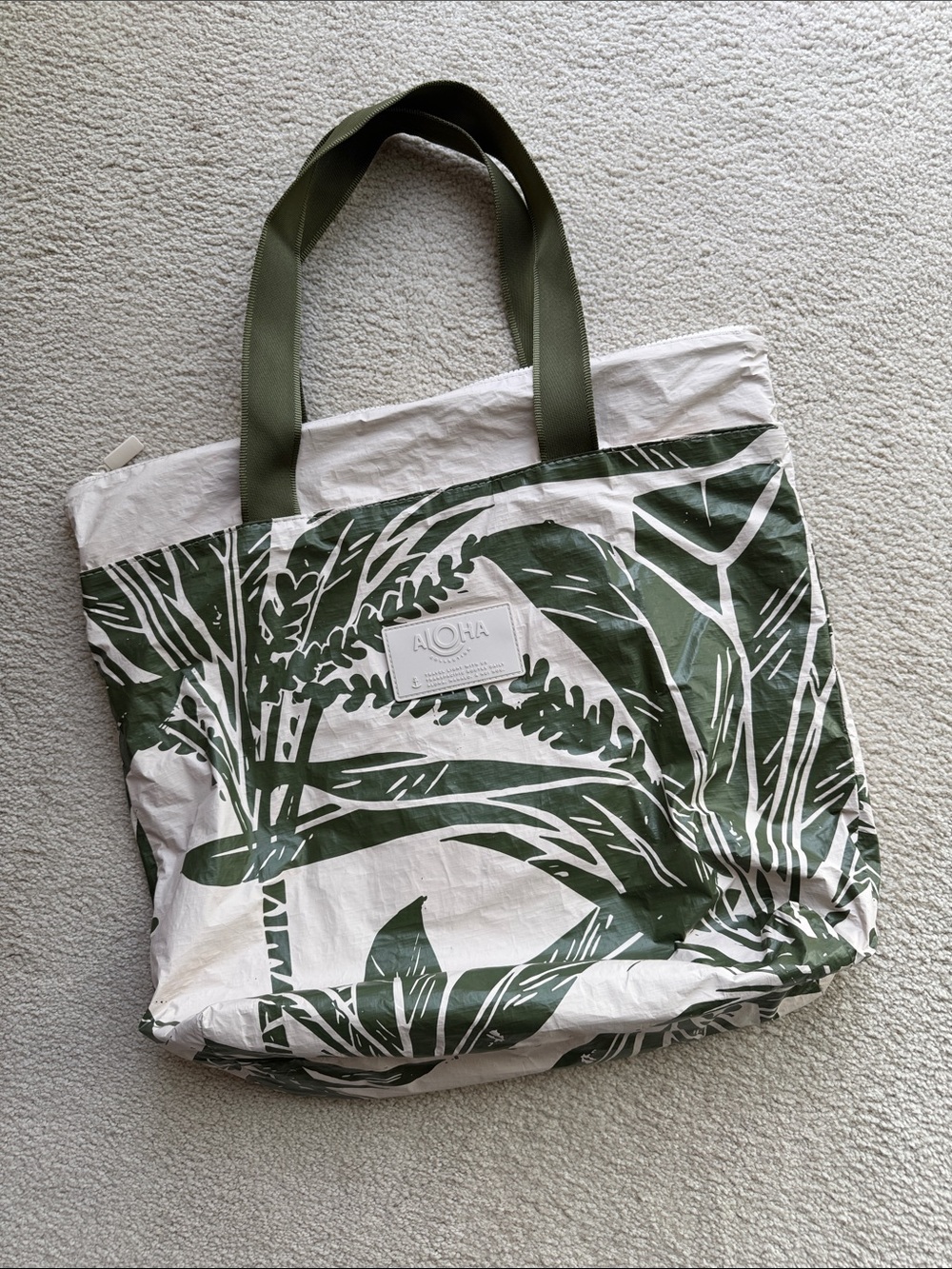 ALOHA Collection Limited Edition Green Ti Leaf Print Day Tripper - Picture 9 of 9